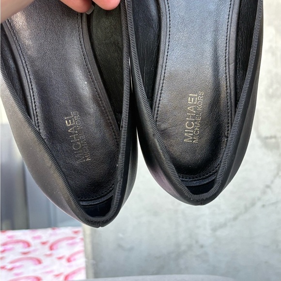 Michael Kors classic ballet flats in black with round cap toe with MK logo - Picture 8 of 10